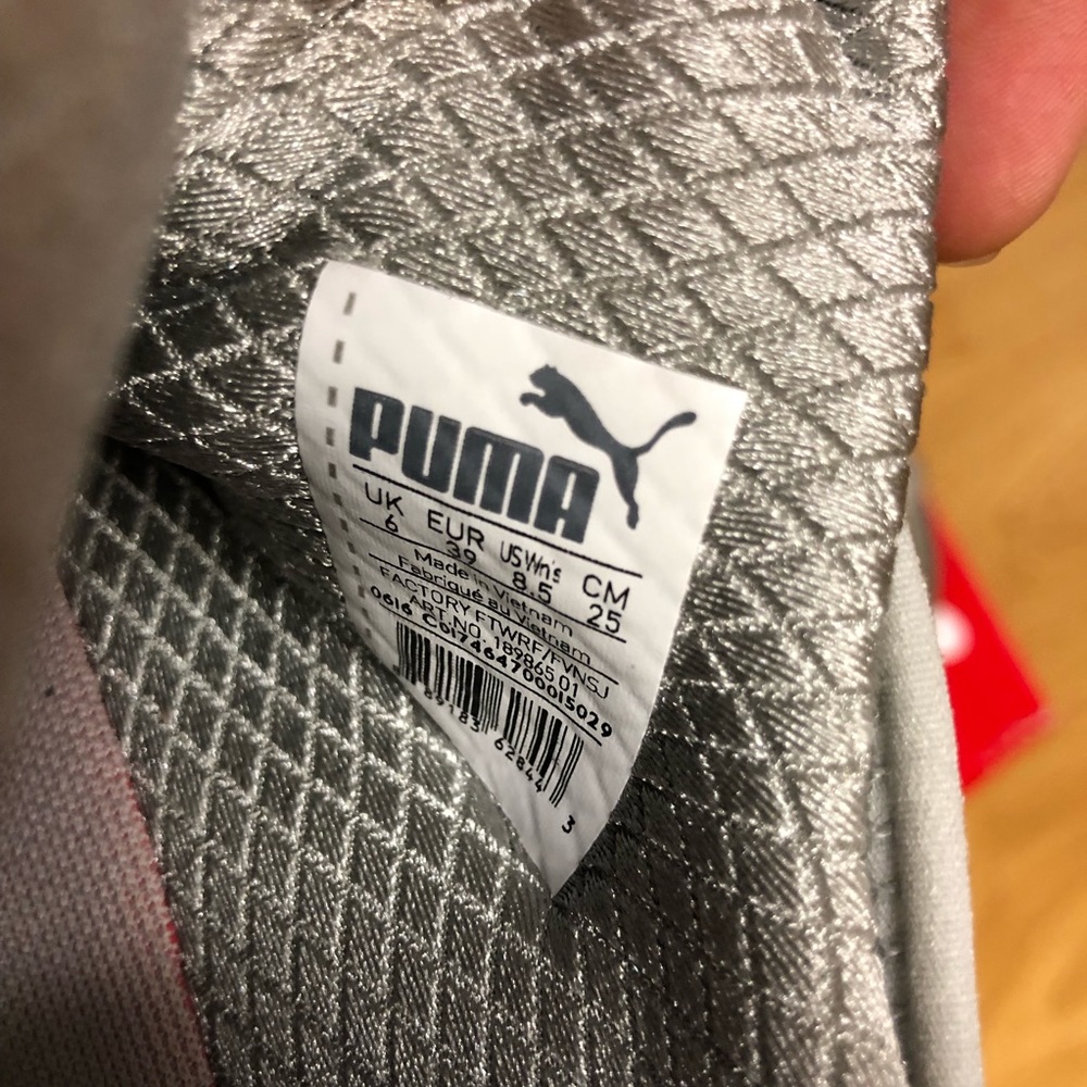Sneakers - Picture 4 of 4